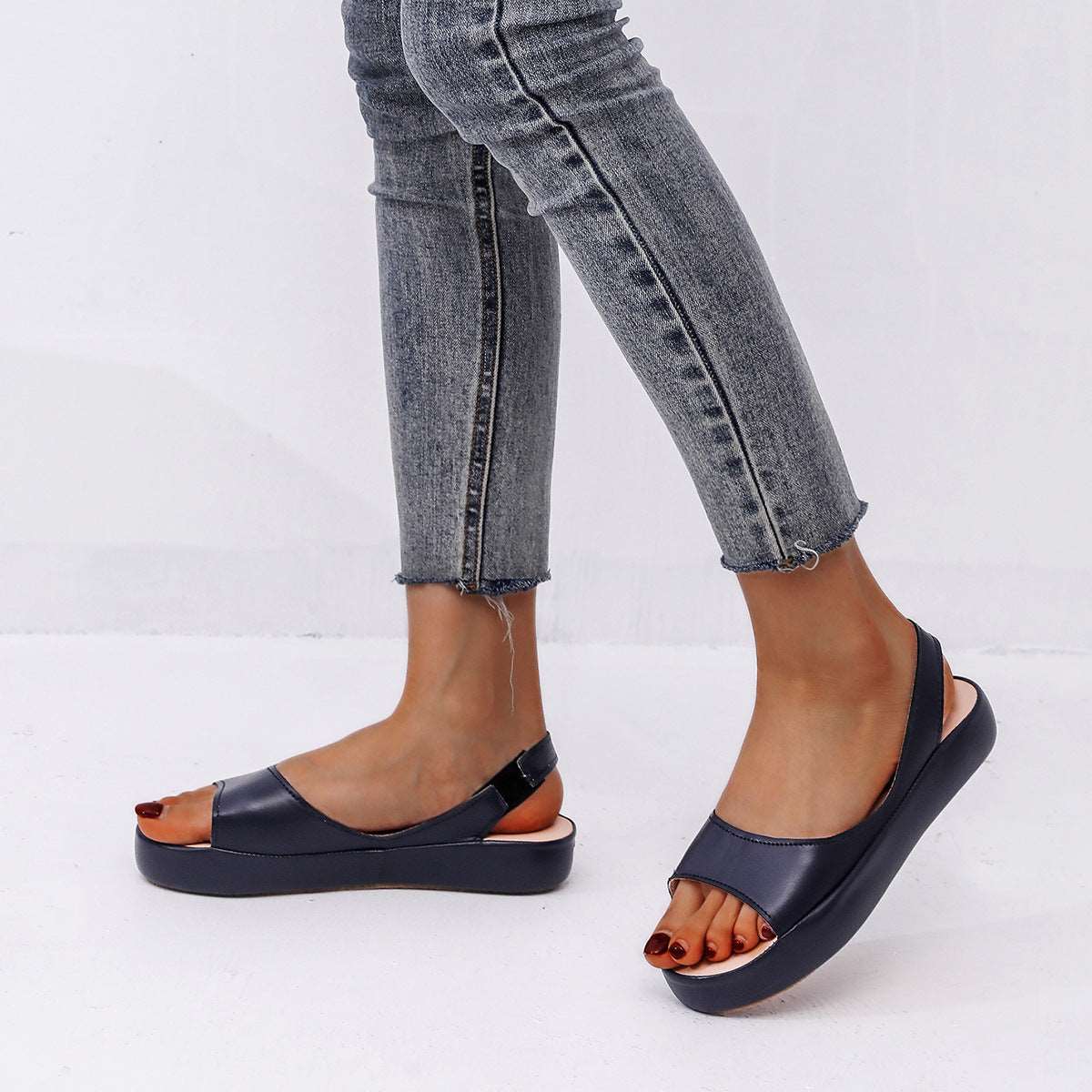 Women's Summer Flat Sandals With Back Strap Design
