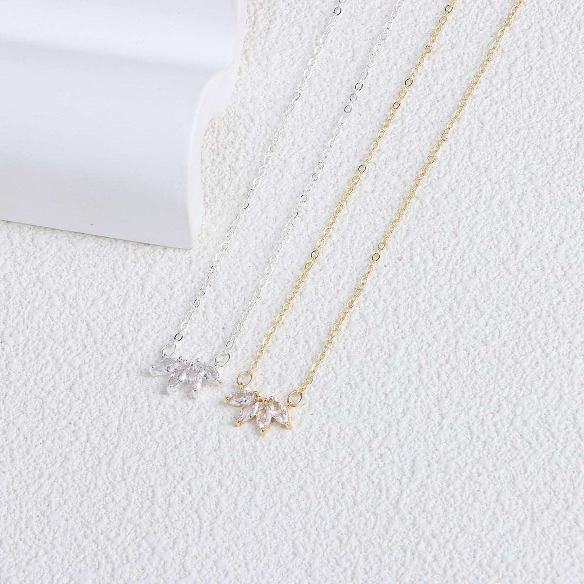 Women's Minimalist Fashion Jewelry Necklace