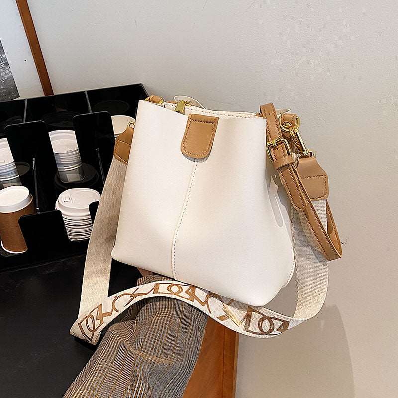 Women's French Minority Design Simple Wide Shoulder Strap Bucket Bag