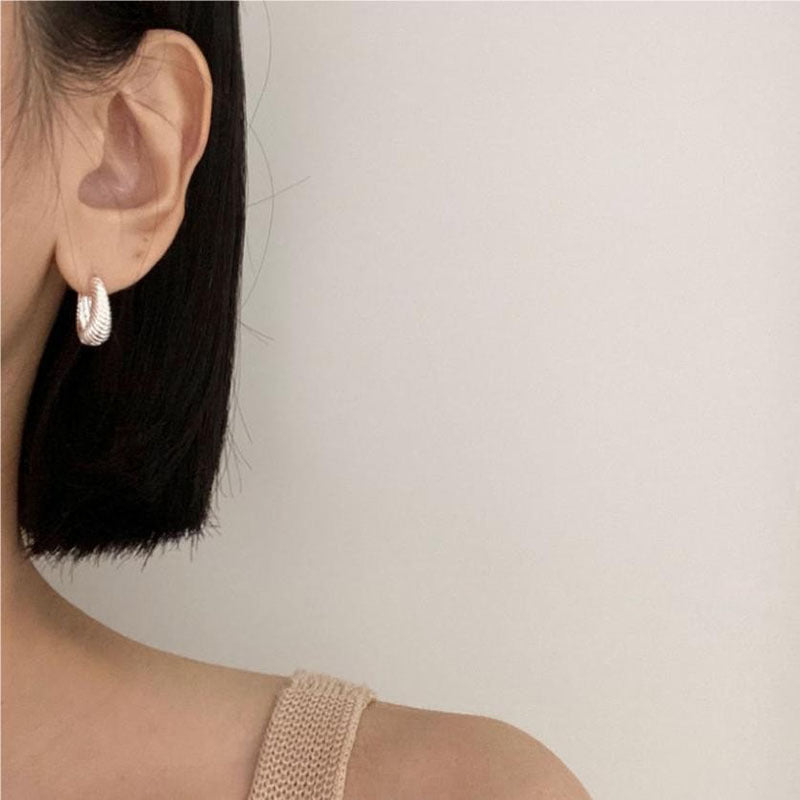 Women's Geometric Ellipse Corrugated Twist Earrings